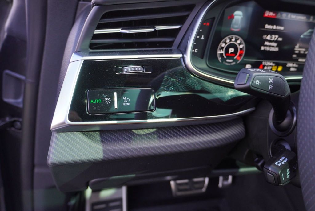 2024 Audi RS Q8 photo 25