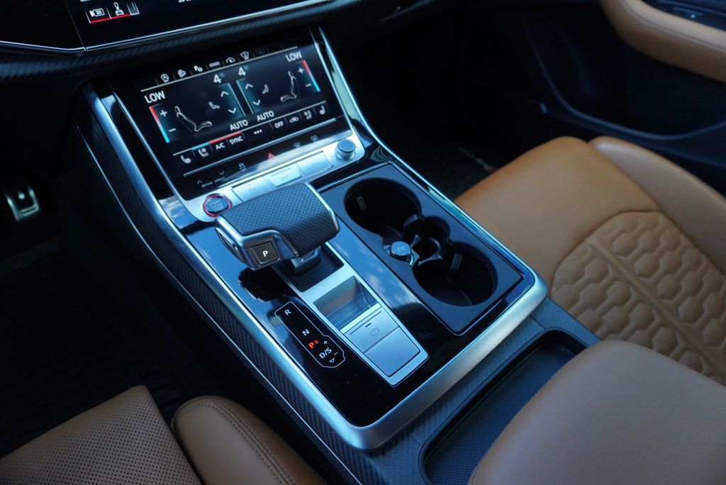 2024 Audi RS Q8 photo 37
