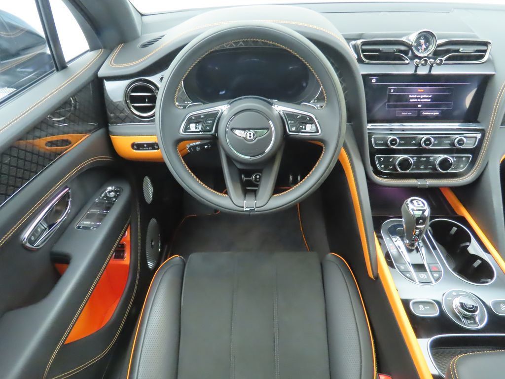2024 Bentley Bentayga V8 photo 9