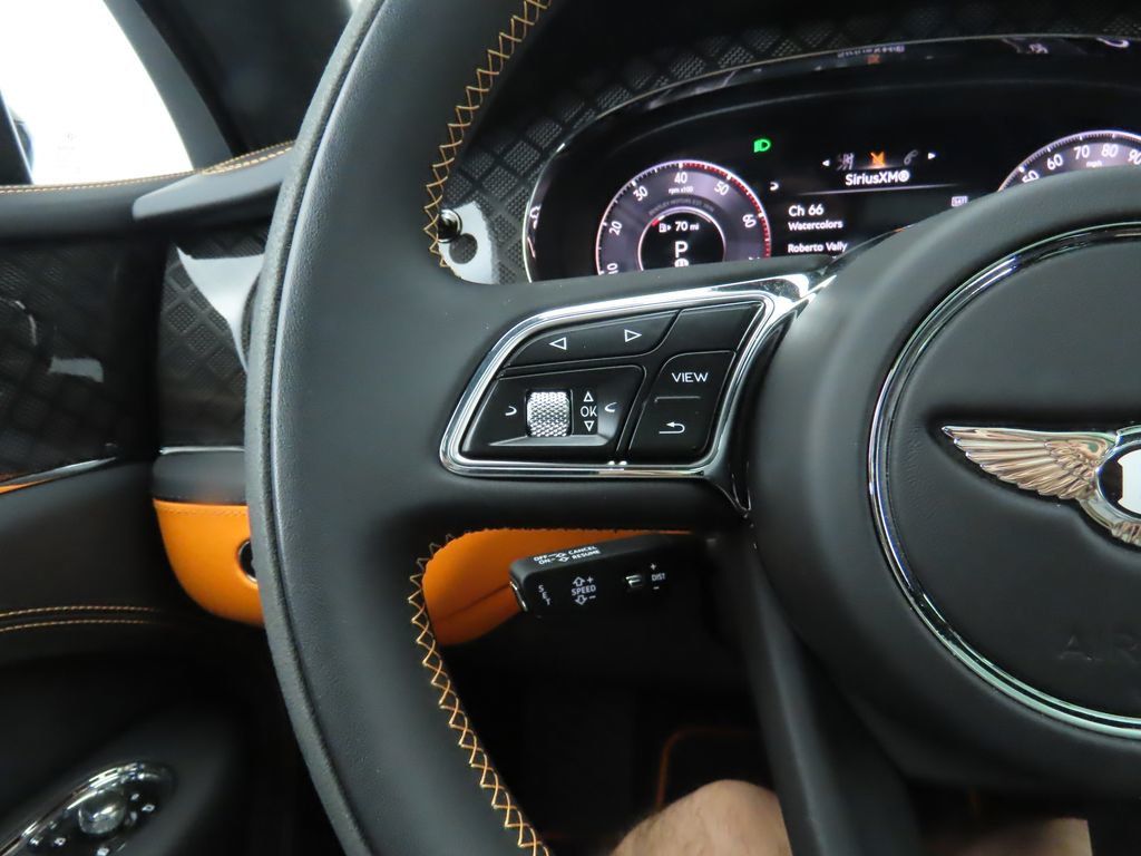 2024 Bentley Bentayga V8 photo 10