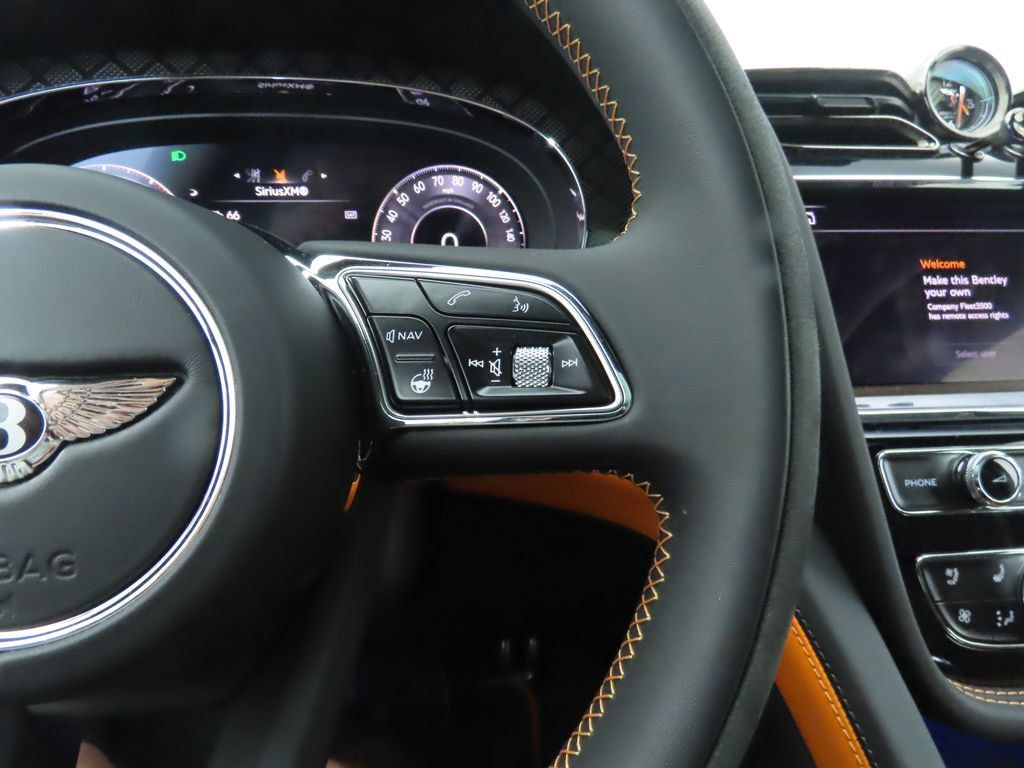 2024 Bentley Bentayga V8 photo 11