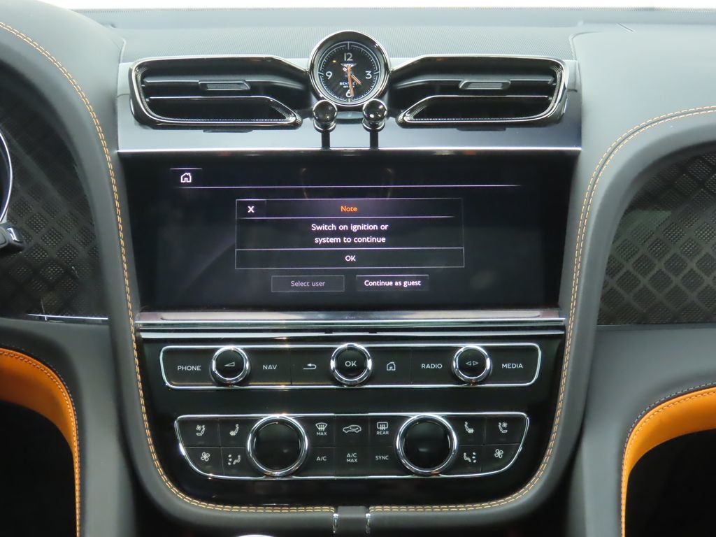2024 Bentley Bentayga V8 photo 13