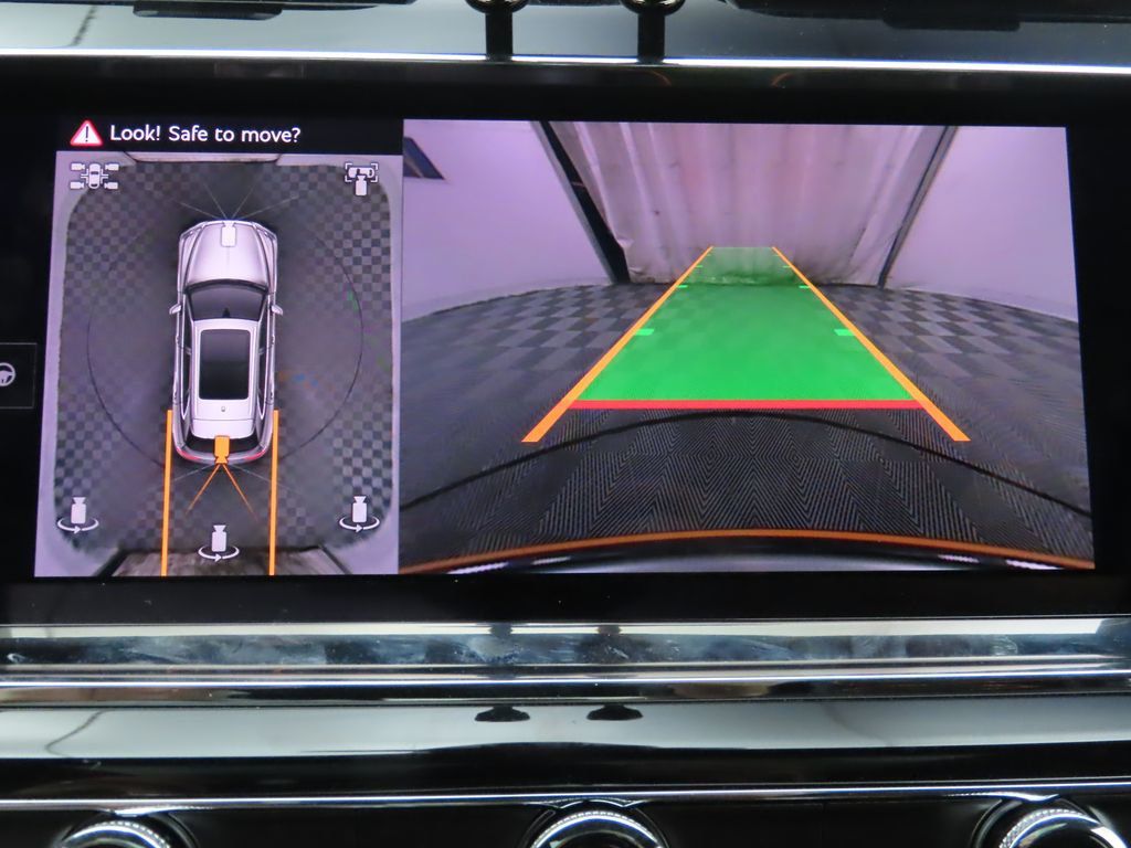 2024 Bentley Bentayga V8 photo 15