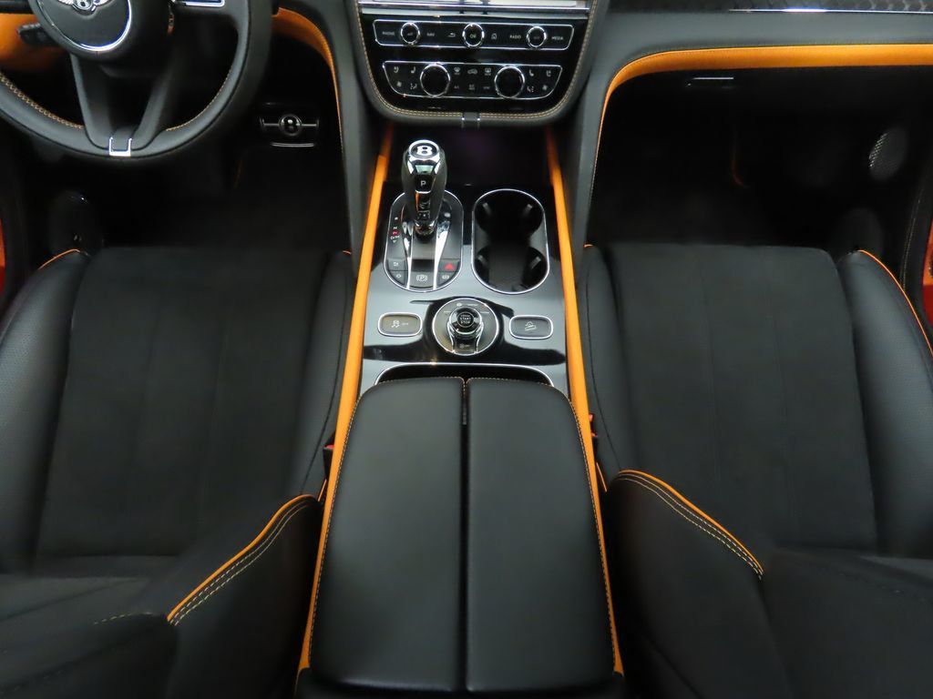 2024 Bentley Bentayga V8 photo 16