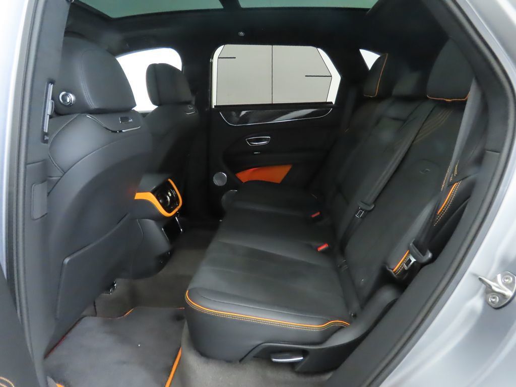 2024 Bentley Bentayga V8 photo 20