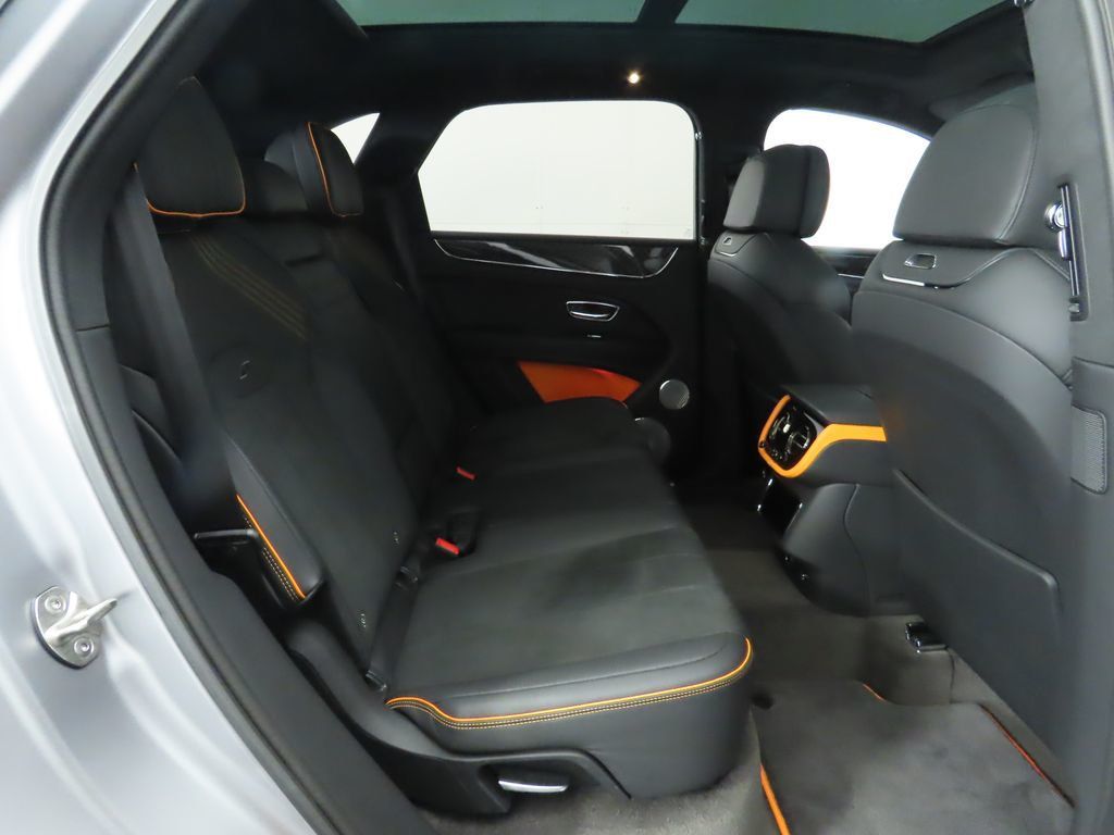 2024 Bentley Bentayga V8 photo 21