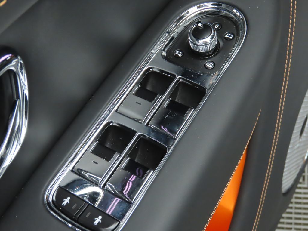 2024 Bentley Bentayga V8 photo 22