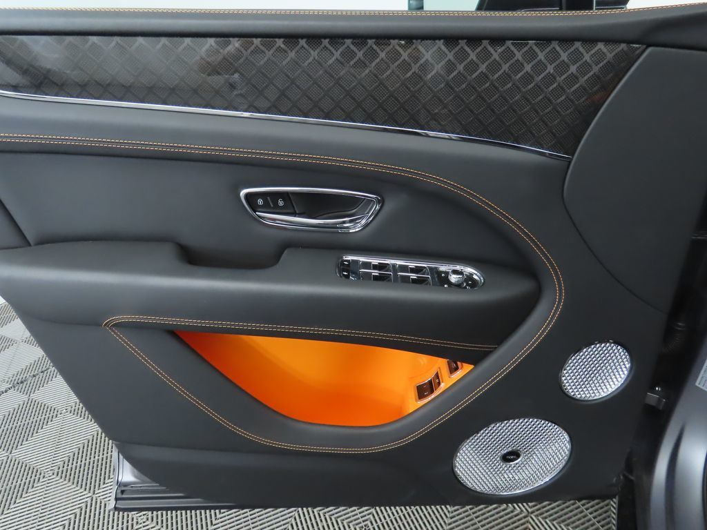 2024 Bentley Bentayga V8 photo 23