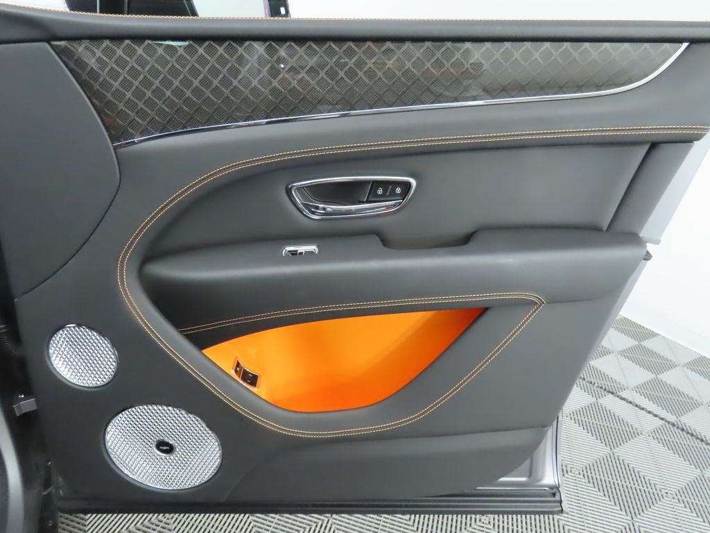 2024 Bentley Bentayga V8 photo 24