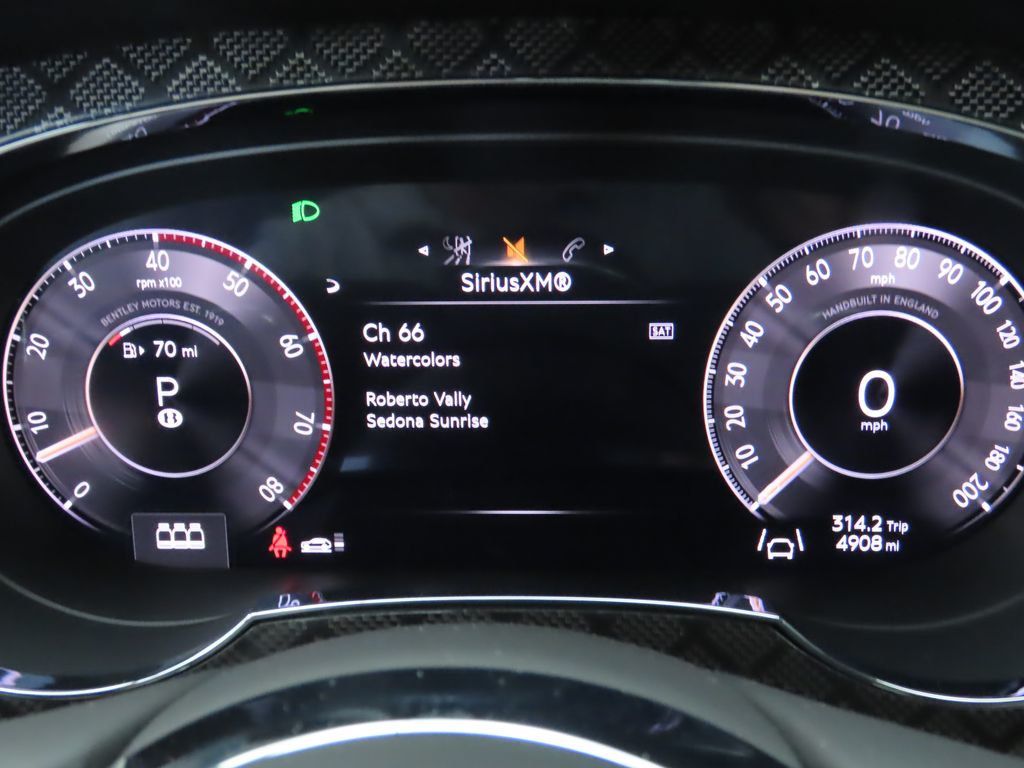 2024 Bentley Bentayga V8 photo 32