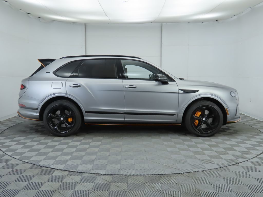 2024 Bentley Bentayga V8 photo 3