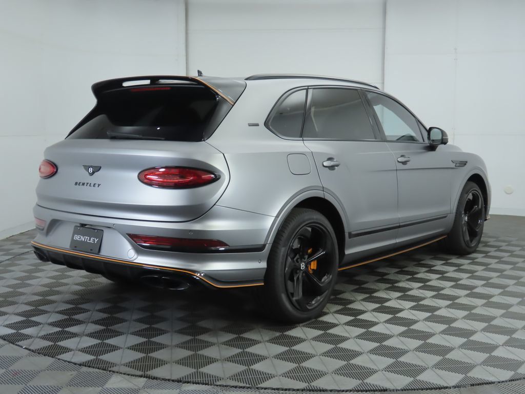 2024 Bentley Bentayga V8 photo 4