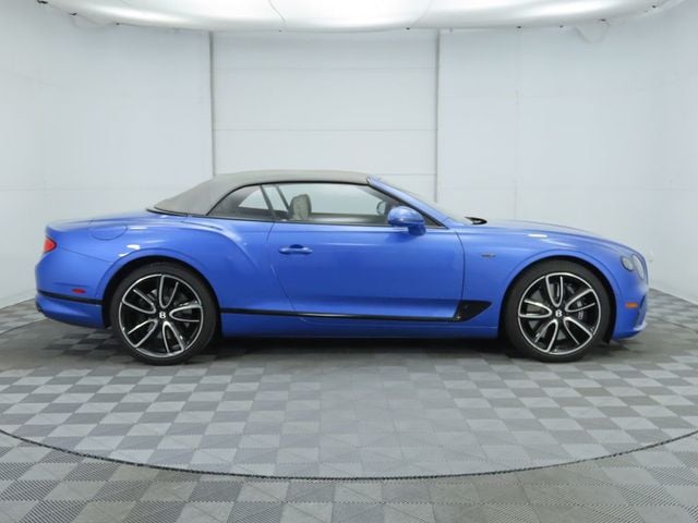 2024 Bentley Continental GTC null photo 12