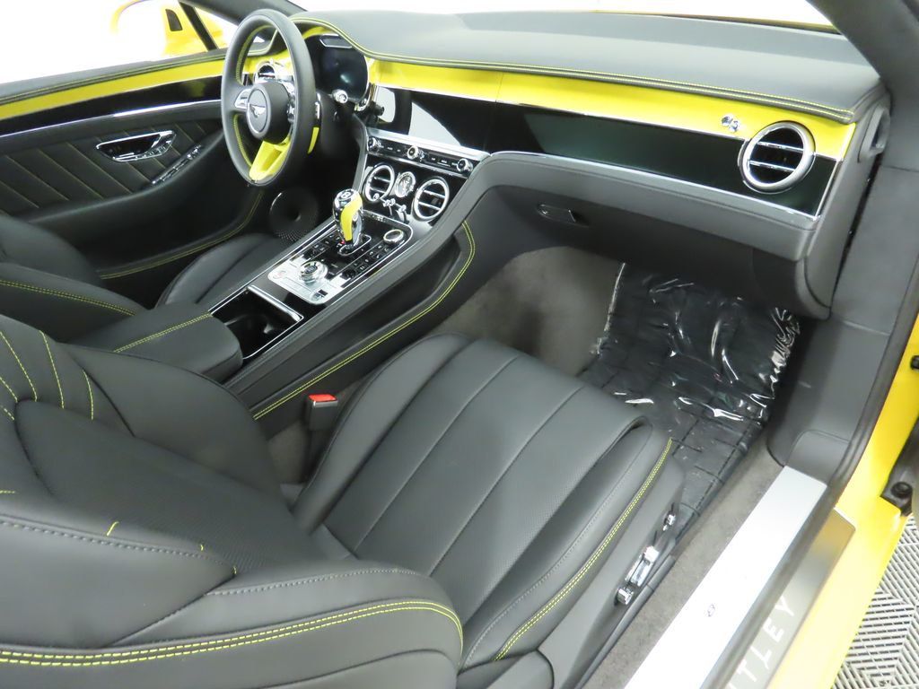 2024 Bentley Continental GT V8 photo 16