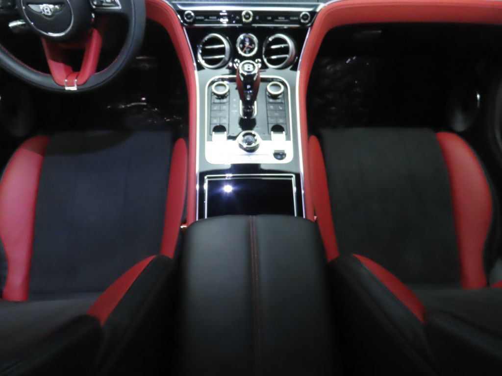 2024 Bentley Continental GT V8 photo 16
