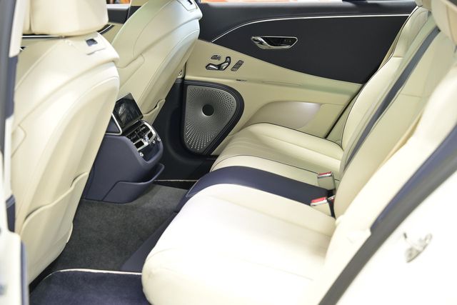 2024 Bentley Flying Spur V8 Sedan - 23067950 - 29