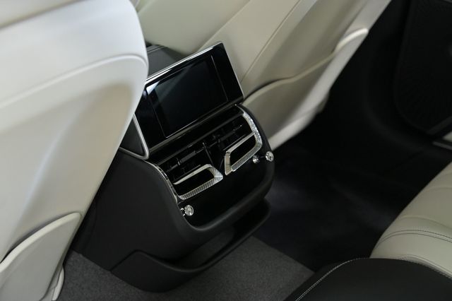 2024 Bentley Flying Spur V8 Sedan Edition 8  - 23009774 - 34