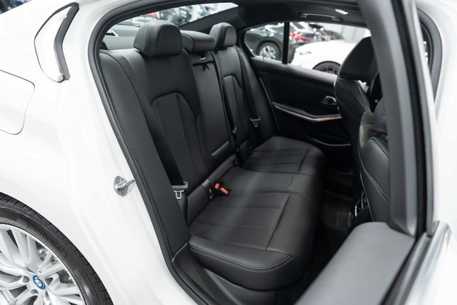 2024 BMW 3 Series 330e Plug-In Hybrid - 22879513 - 11