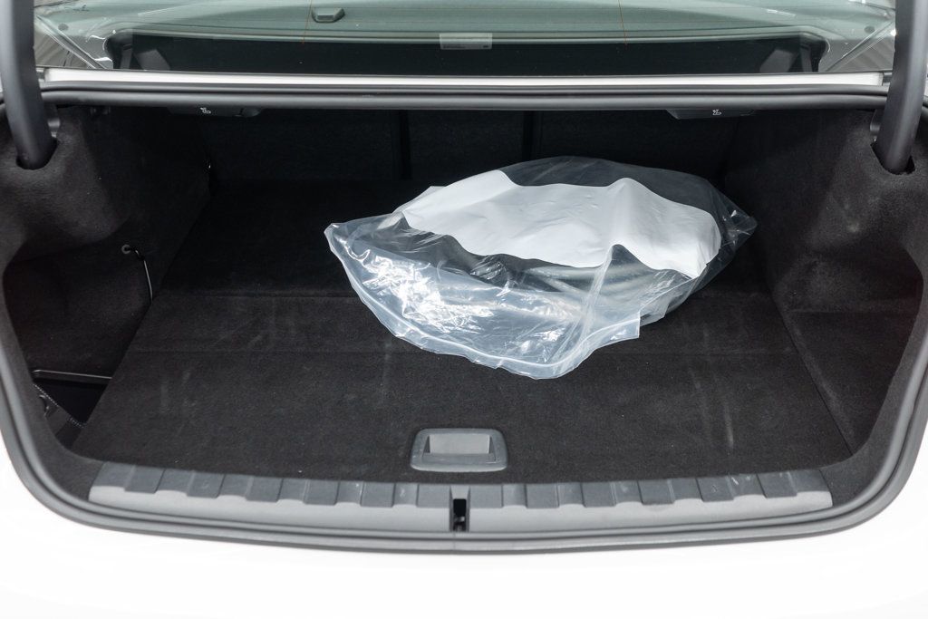 2024 Bmw 330e xDrive photo 30