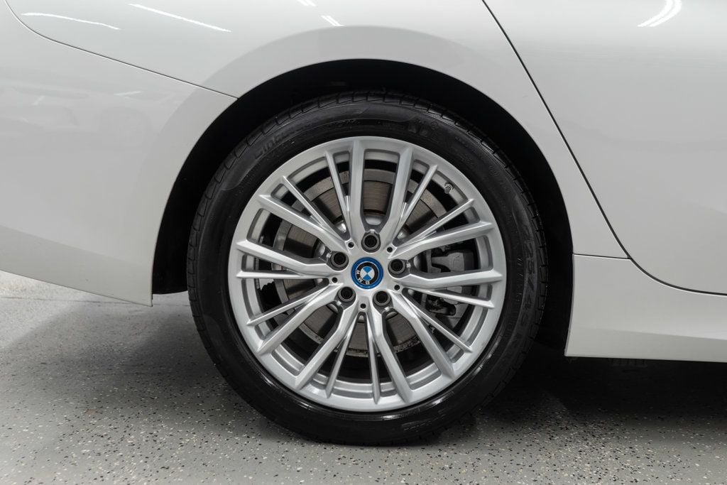 2024 Bmw 330e xDrive photo 33