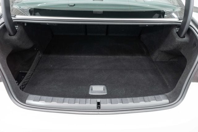2024 BMW 3 Series 330e xDrive Plug-In Hybrid - 22932498 - 33