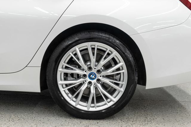 2024 BMW 3 Series 330e xDrive Plug-In Hybrid - 22932498 - 35