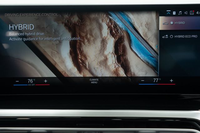 2024 BMW 3 Series 330e xDrive Plug-In Hybrid - 22956401 - 21