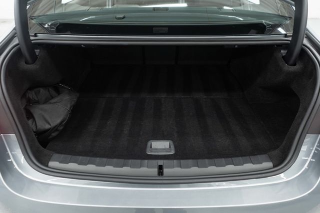 2024 BMW 3 Series 330e xDrive Plug-In Hybrid - 22956401 - 29