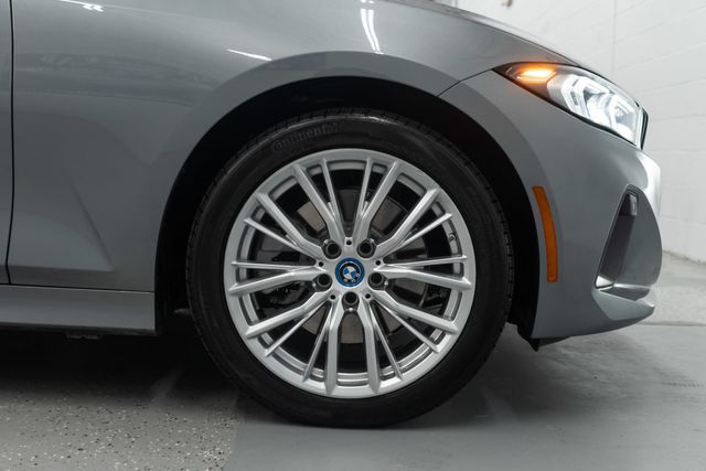2024 BMW 3 Series 330e xDrive Plug-In Hybrid - 22956401 - 36