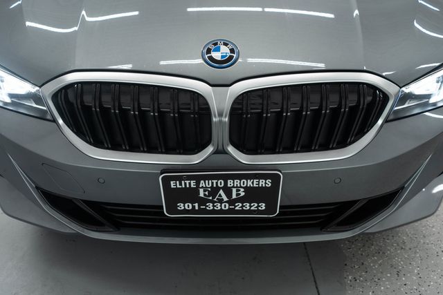 2024 BMW 3 Series 330e xDrive Plug-In Hybrid - 22956401 - 39