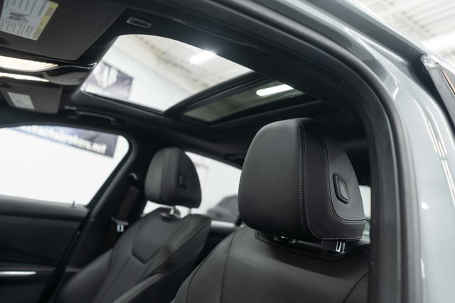 2024 BMW 3 Series 330e xDrive Plug-In Hybrid - 22956401 - 7