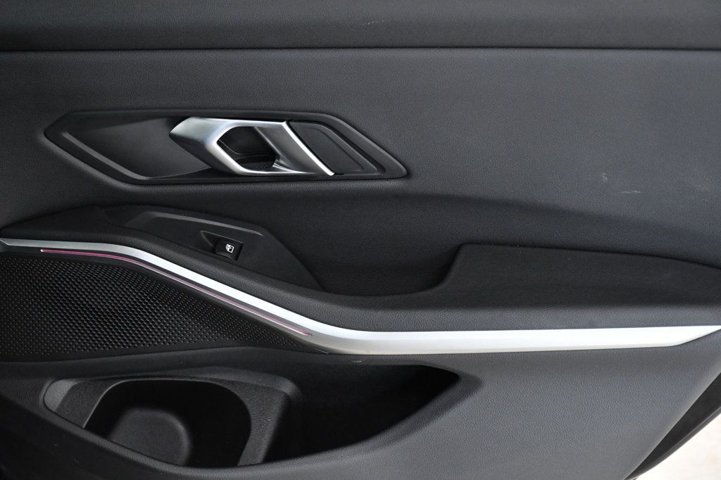 2024 BMW 3 Series 330i - 22943178 - 14
