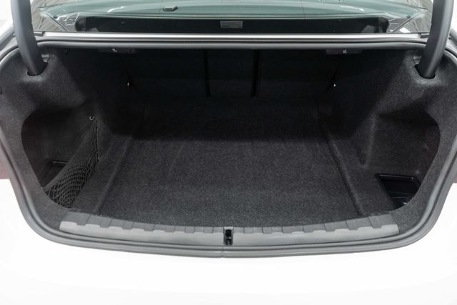 2024 BMW 3 Series 330i xDrive - 22955060 - 32