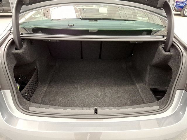 2024 BMW 3 Series 330i xDrive - 22991220 - 32