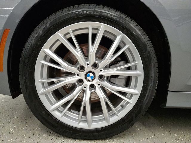 2024 BMW 3 Series 330i xDrive - 22991220 - 7