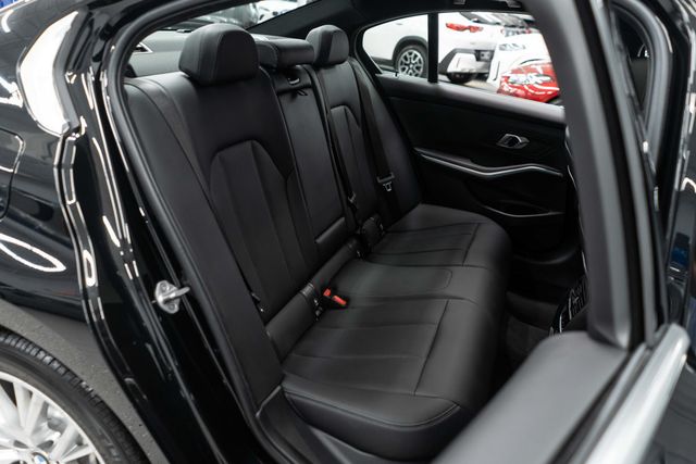 2024 BMW 3 Series 330i xDrive - 23029269 - 11