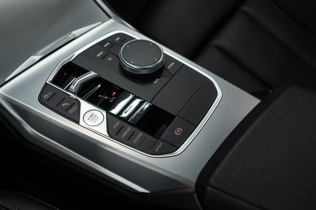 2024 BMW 3 Series 330i xDrive - 23029269 - 15
