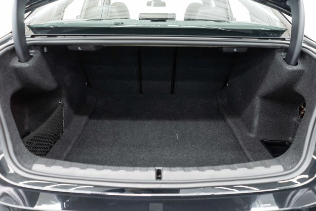2024 BMW 3 Series 330i xDrive - 23029269 - 32