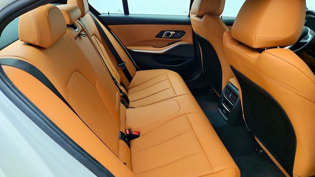 2024 BMW 3 Series 330i xDrive w/ M Sport, Premium, Shadowline & Harman Kardon - 23091685 - 20