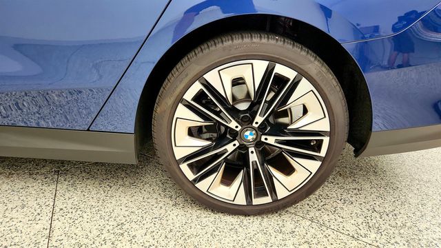 2024 BMW 5 Series 530i Sedan w/ 20'' Wheels & Convenience Pkg - 23079094 - 8