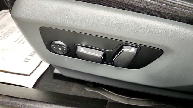 2024 BMW 5 Series 530i w/ M Sport Pro Pkg, Luxury Seating & Premium Pkg - 23039520 - 11