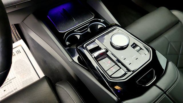 2024 BMW 5 Series 530i w/ M Sport Pro Pkg, Luxury Seating & Premium Pkg - 23039520 - 16