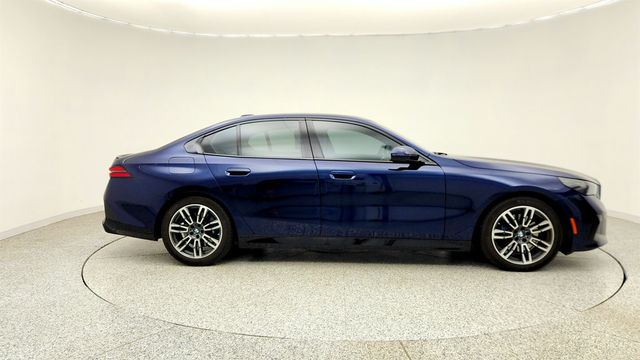 2024 BMW 5 Series 530i w/ M Sport Pro Pkg, Luxury Seating & Premium Pkg - 23039520 - 3