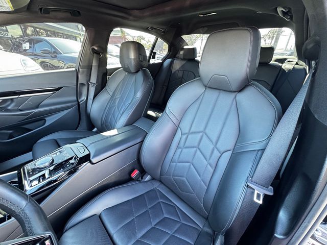 2024 BMW 5 Series 530i xDrive - 22962469 - 8