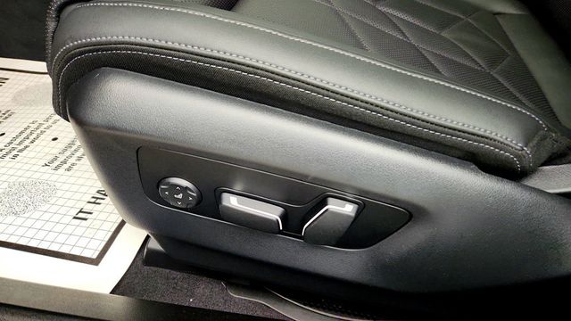 2024 BMW 5 Series 540i xDrive Sedan w/ M Sport Pkg & Premium Pkg - 23046019 - 11