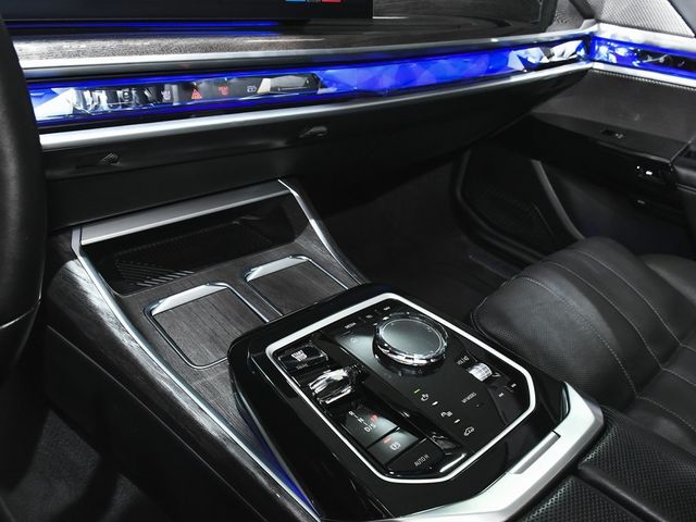 2024 BMW 7 Series 740i xDrive - 22949559 - 70