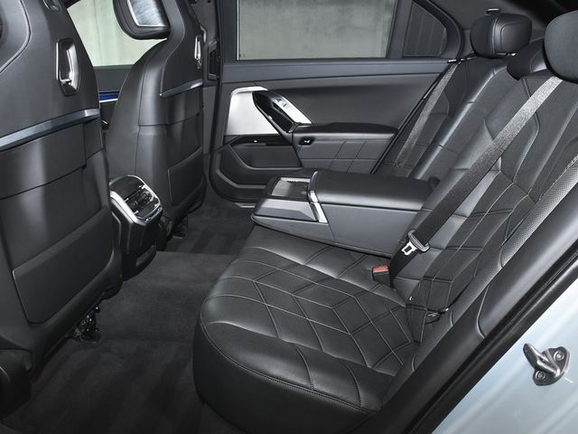 2024 BMW 7 Series 740i xDrive - 22953667 - 79