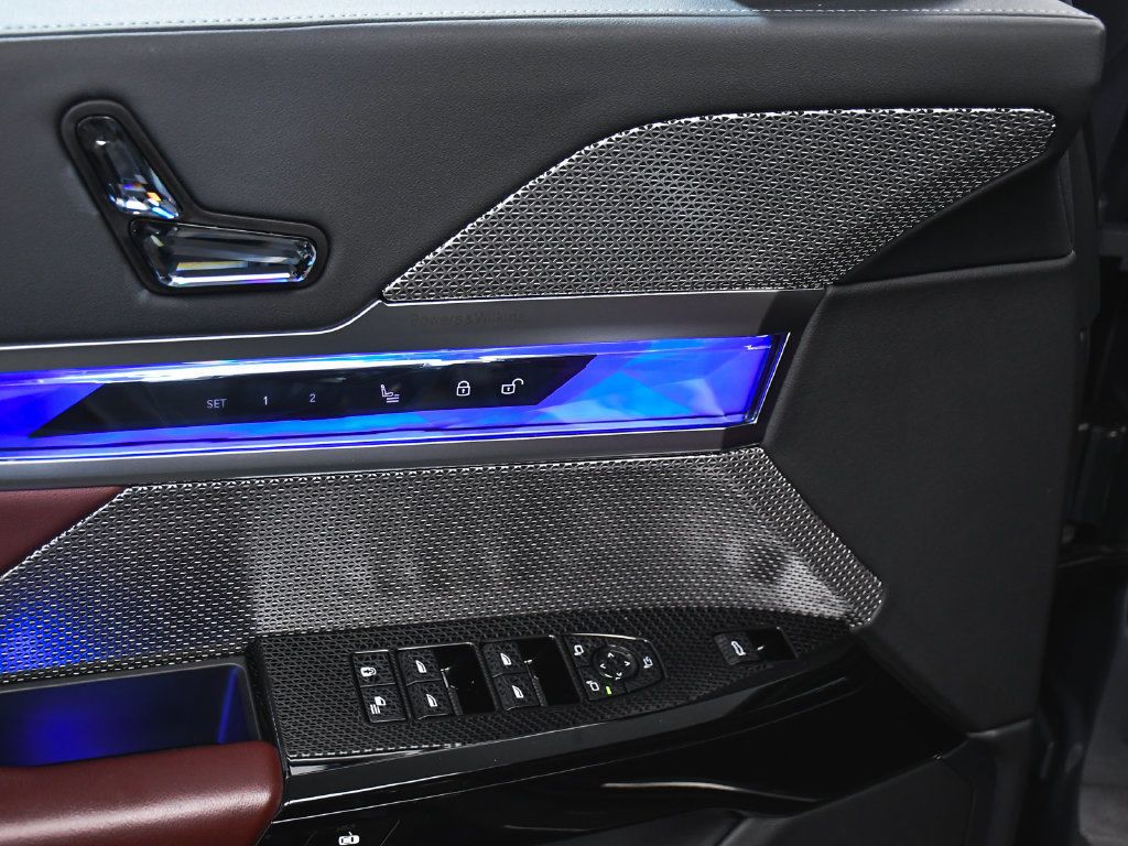 BMW 7 Series photo 11