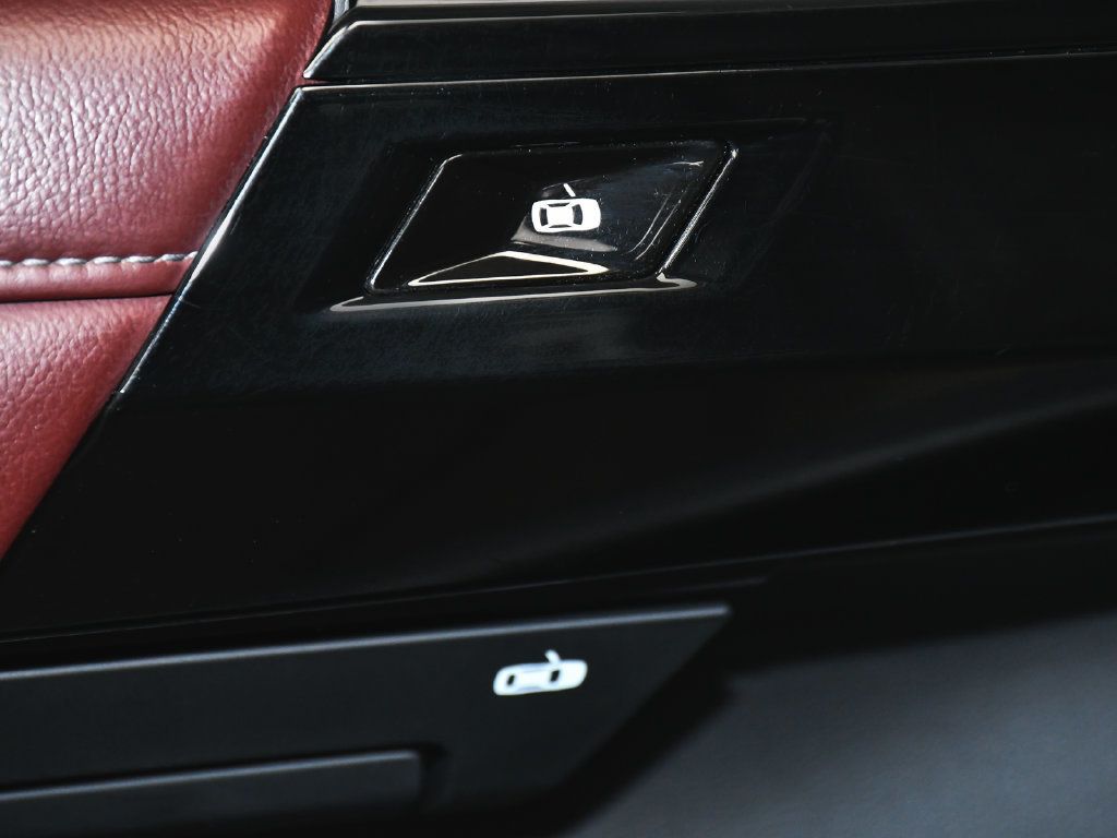 BMW 7 Series photo 12