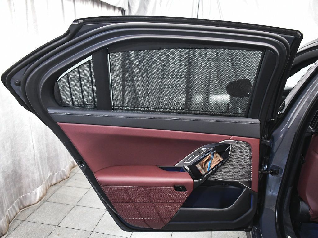 BMW 7 Series photo 15